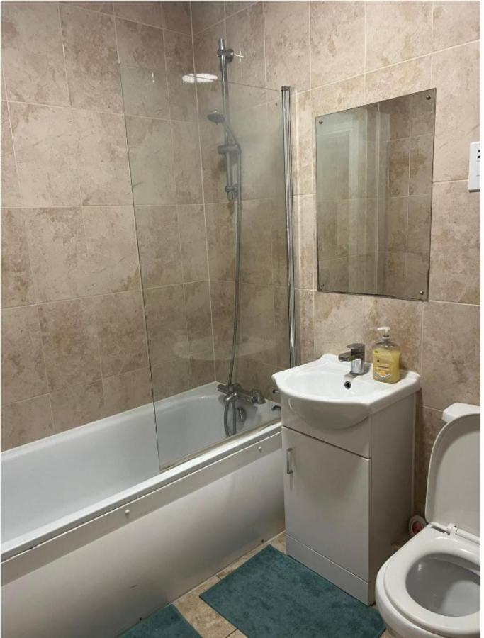 Апартаменты Modern And Stylish 1Bed Flat Баркинг Экстерьер фото