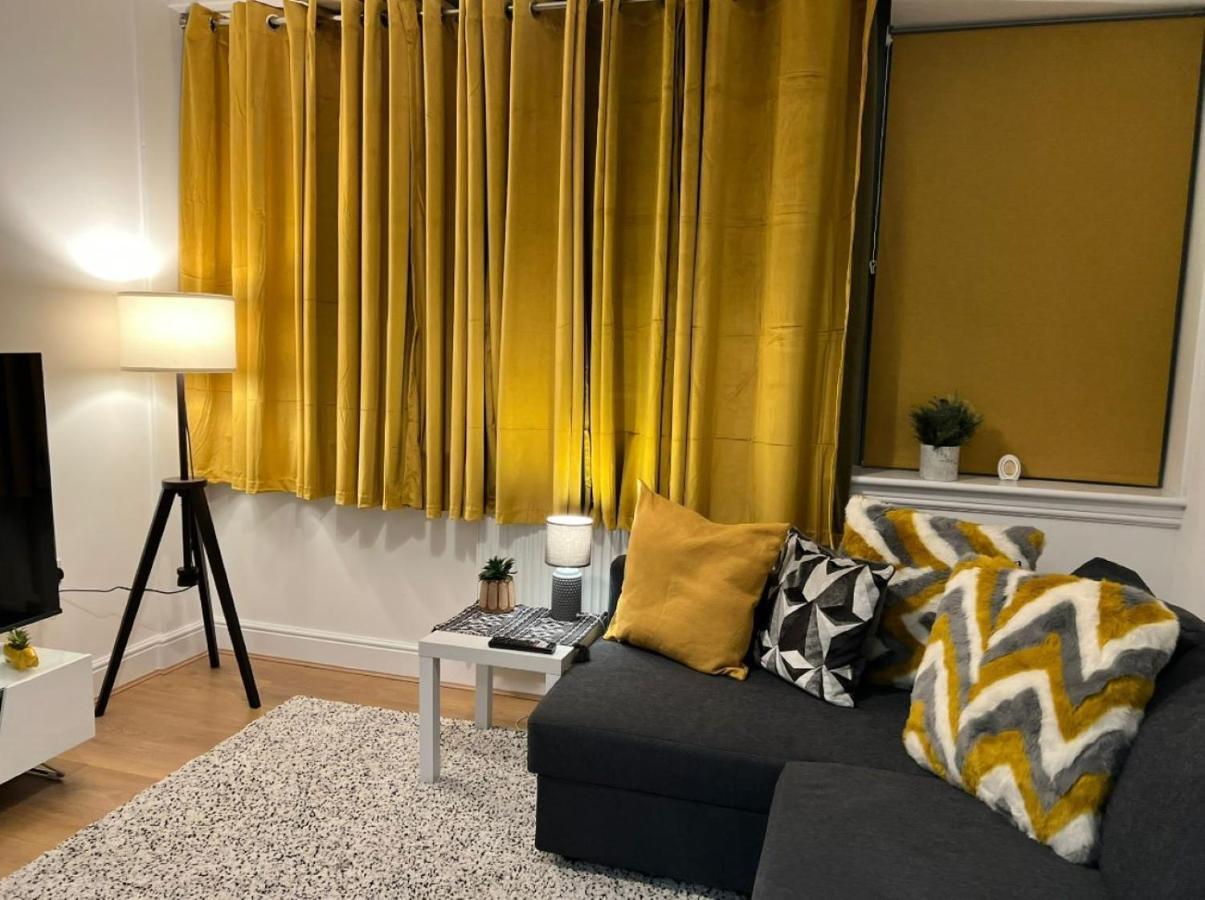 Апартаменты Modern And Stylish 1Bed Flat Баркинг Экстерьер фото