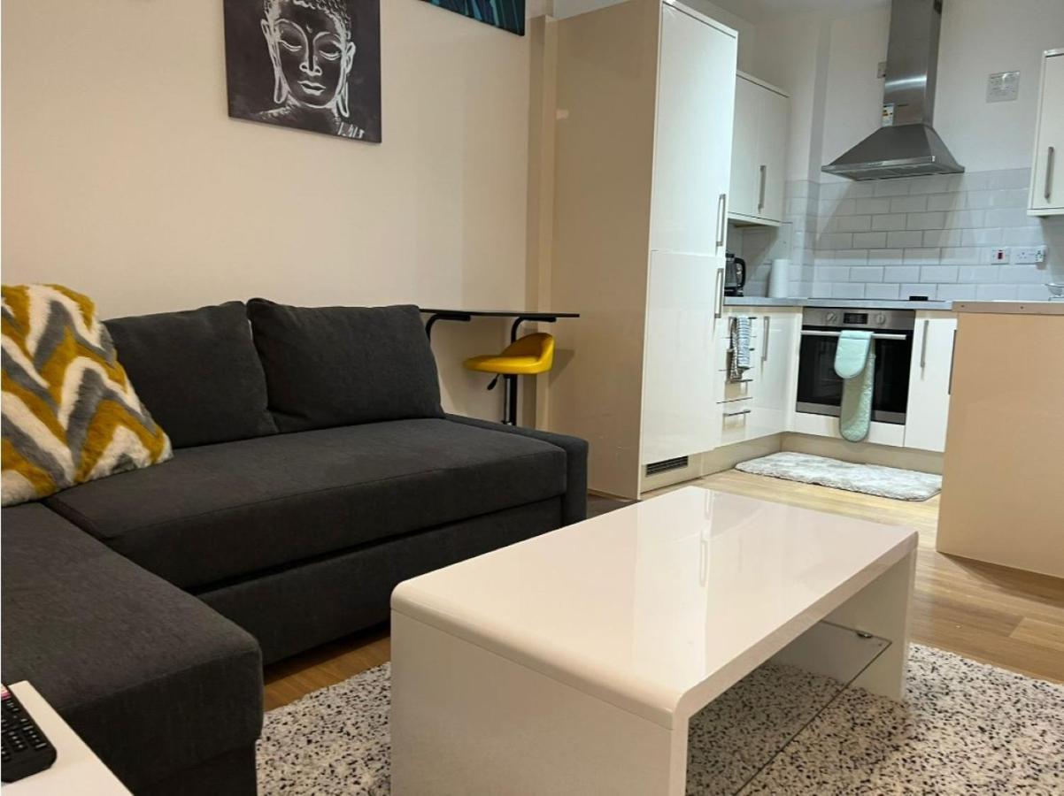 Апартаменты Modern And Stylish 1Bed Flat Баркинг Экстерьер фото