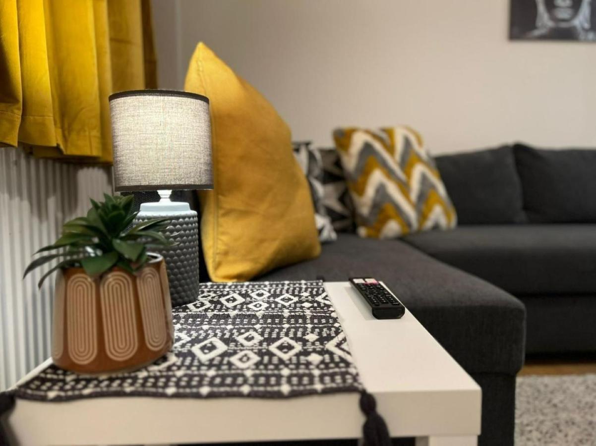 Апартаменты Modern And Stylish 1Bed Flat Баркинг Экстерьер фото